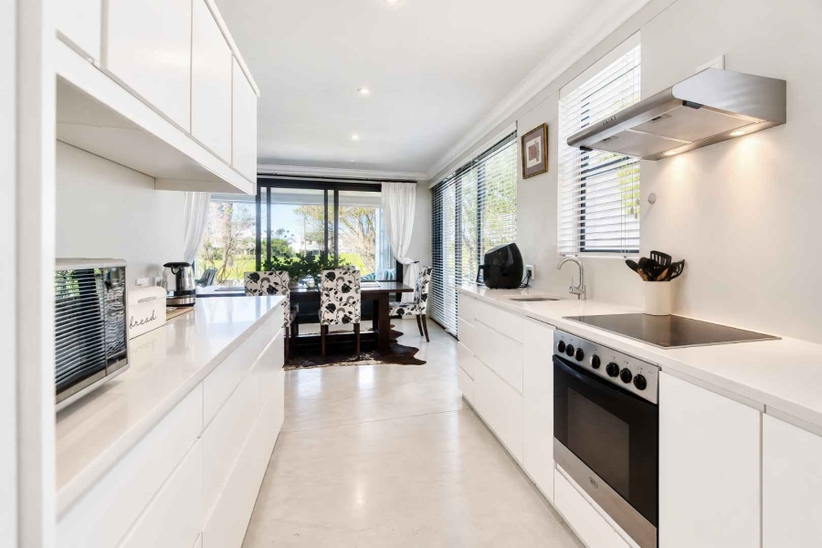 4 Bedroom Property for Sale in Fernkloof Estate Western Cape
